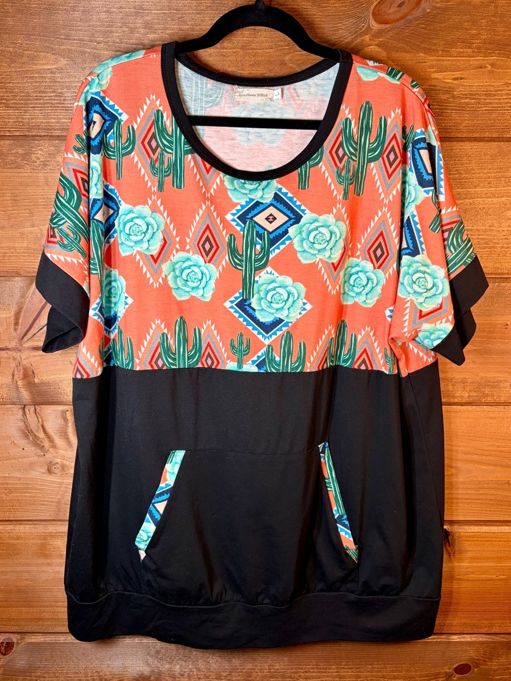 Women's Southwestern Short Sleeve Kangaroo Pocket Pullover Size Large 🖤